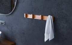 Aquatica Universal 19.75 Waterproof 4 Hook Wall Mounted Iroko Wood Rack 01 (web)